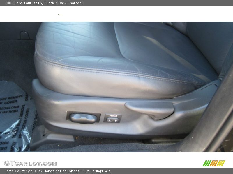 Black / Dark Charcoal 2002 Ford Taurus SES