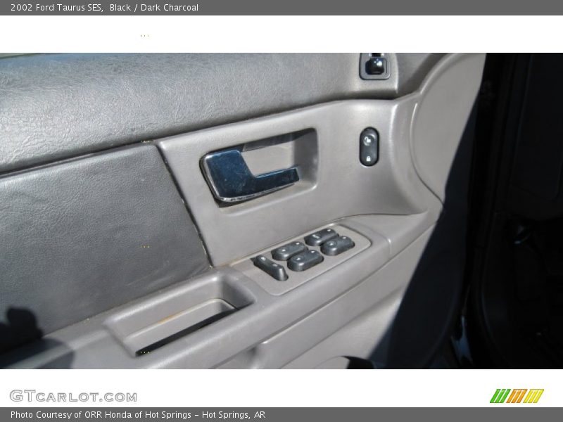 Black / Dark Charcoal 2002 Ford Taurus SES