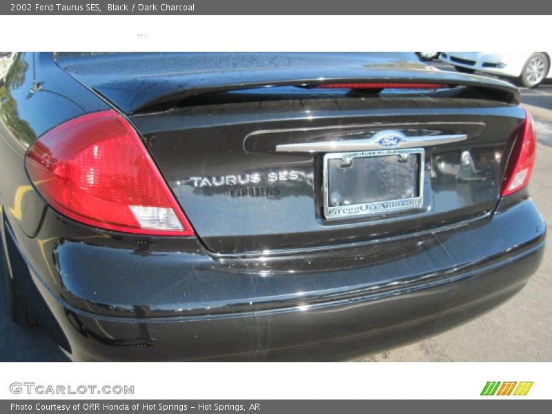 Black / Dark Charcoal 2002 Ford Taurus SES