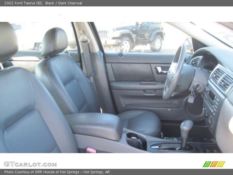 Black / Dark Charcoal 2002 Ford Taurus SES