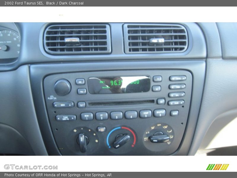 Black / Dark Charcoal 2002 Ford Taurus SES