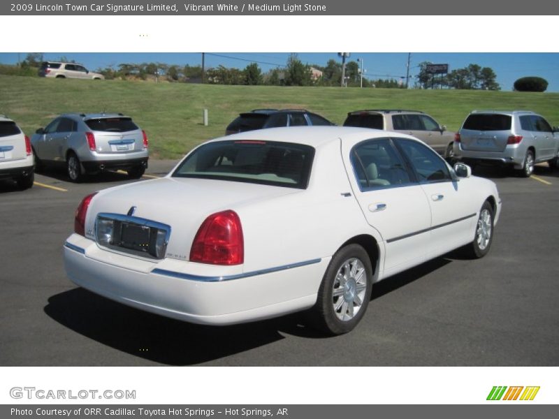 Vibrant White / Medium Light Stone 2009 Lincoln Town Car Signature Limited