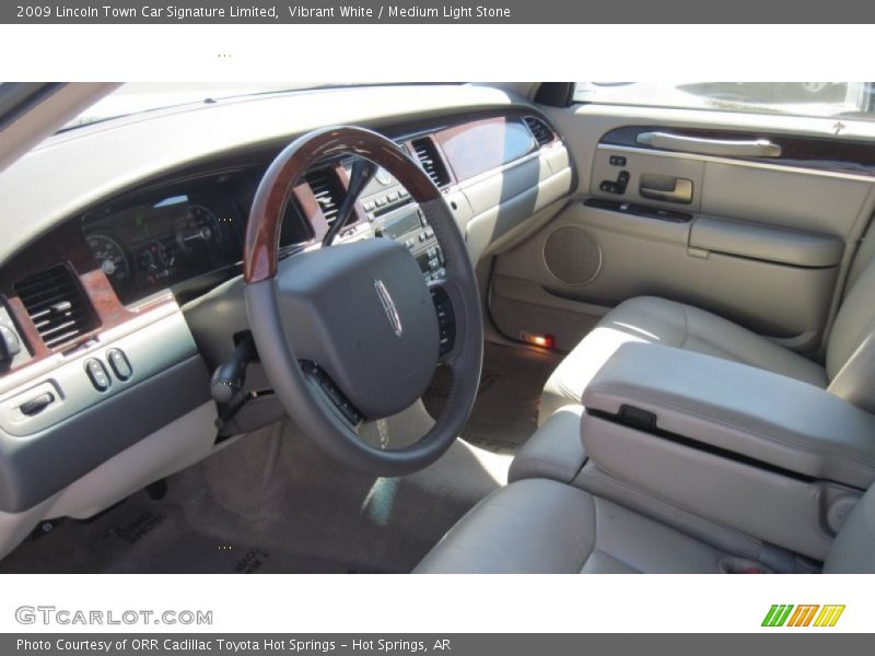 Vibrant White / Medium Light Stone 2009 Lincoln Town Car Signature Limited