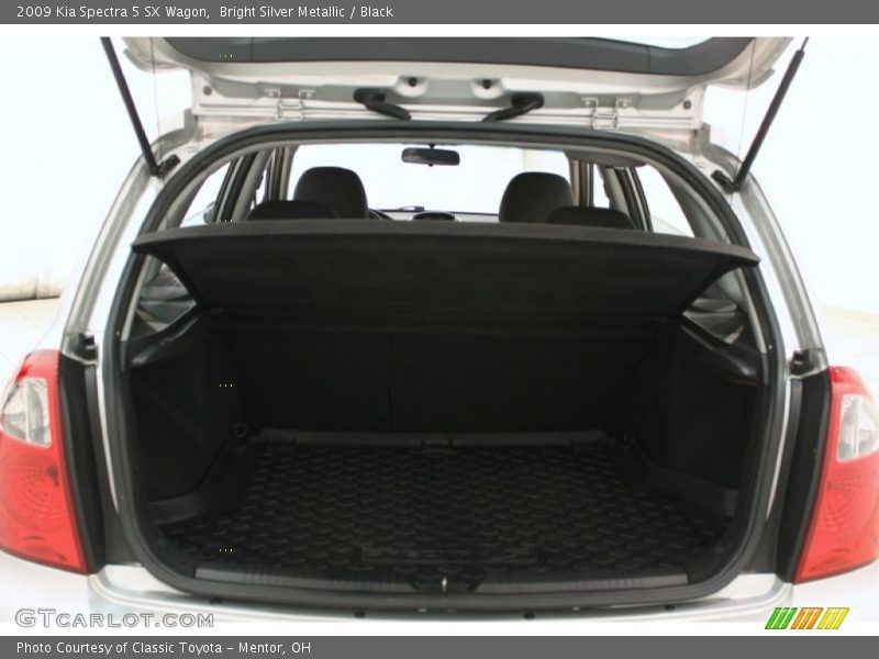 Bright Silver Metallic / Black 2009 Kia Spectra 5 SX Wagon