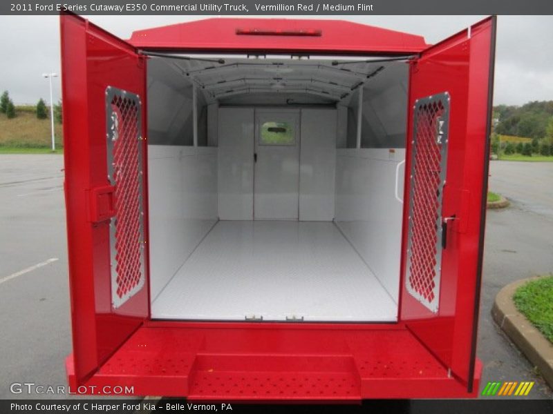  2011 E Series Cutaway E350 Commercial Utility Truck Trunk