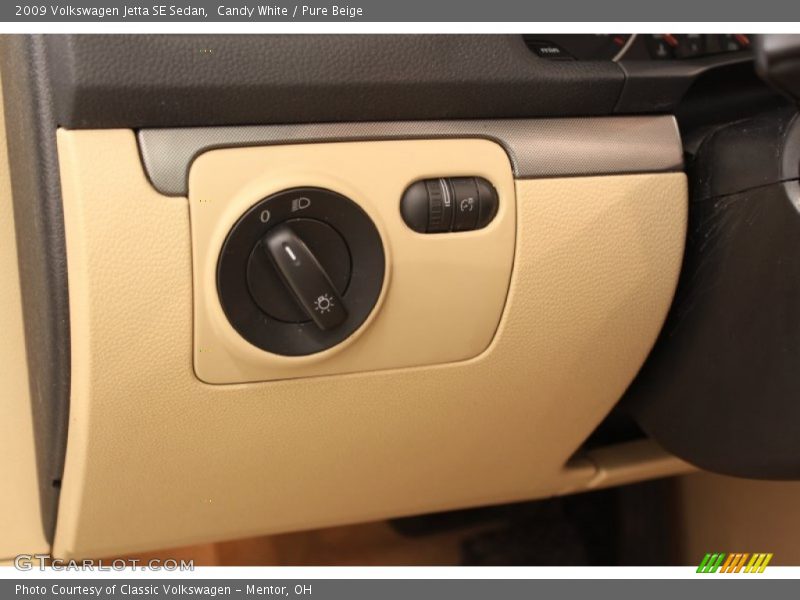 Candy White / Pure Beige 2009 Volkswagen Jetta SE Sedan