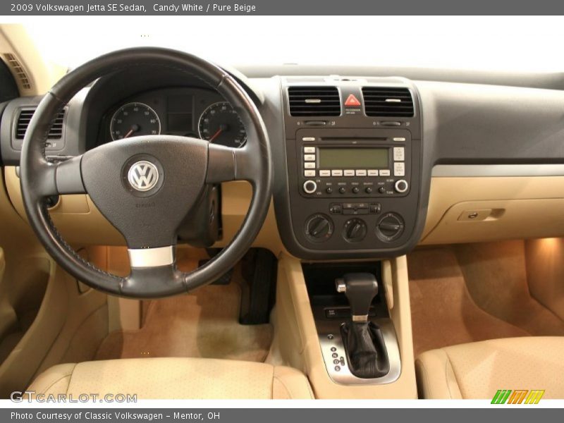 Candy White / Pure Beige 2009 Volkswagen Jetta SE Sedan