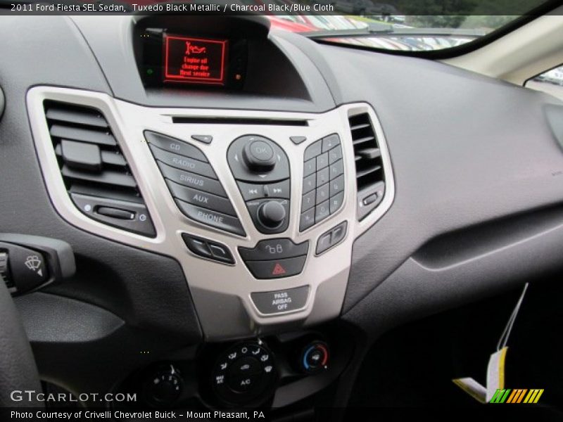 Controls of 2011 Fiesta SEL Sedan