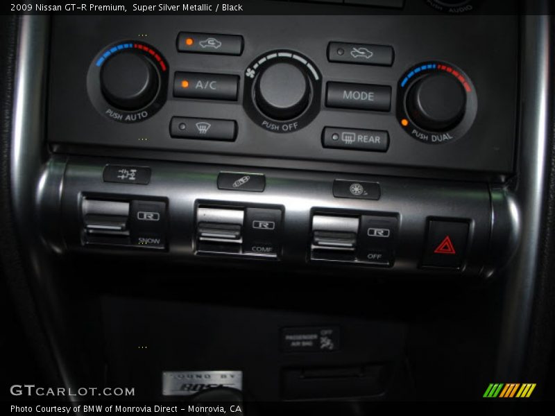 Controls of 2009 GT-R Premium