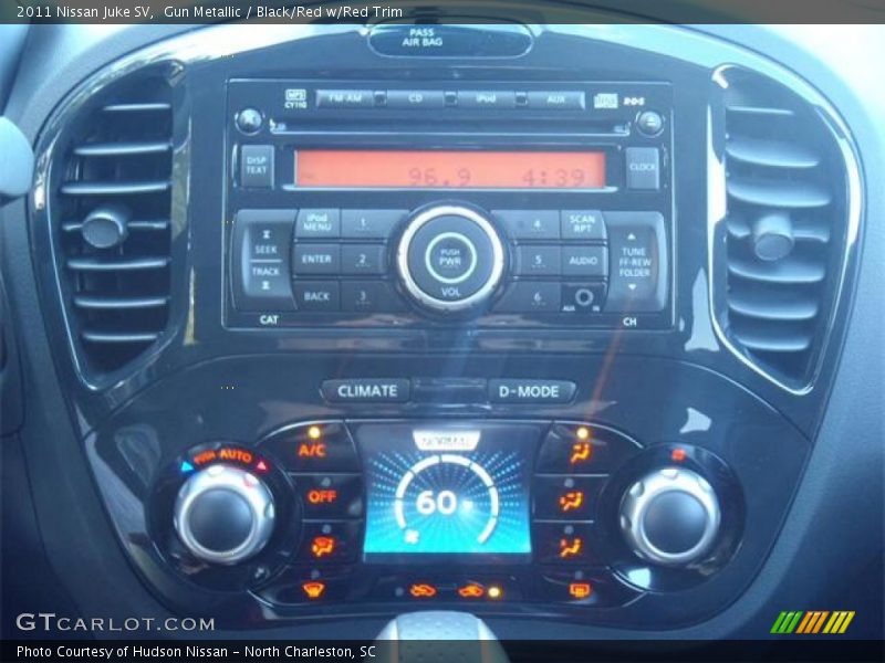 Gun Metallic / Black/Red w/Red Trim 2011 Nissan Juke SV