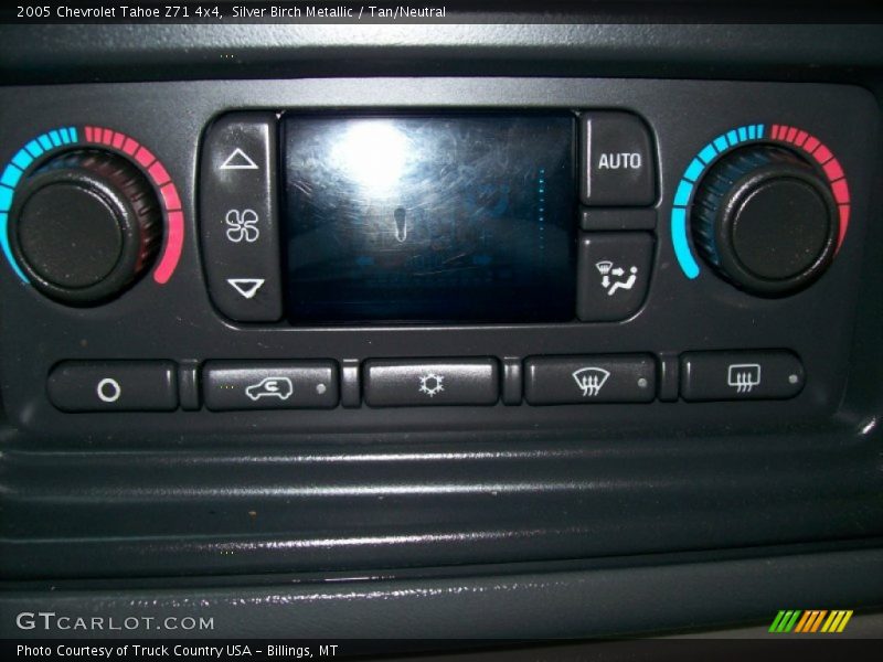Controls of 2005 Tahoe Z71 4x4