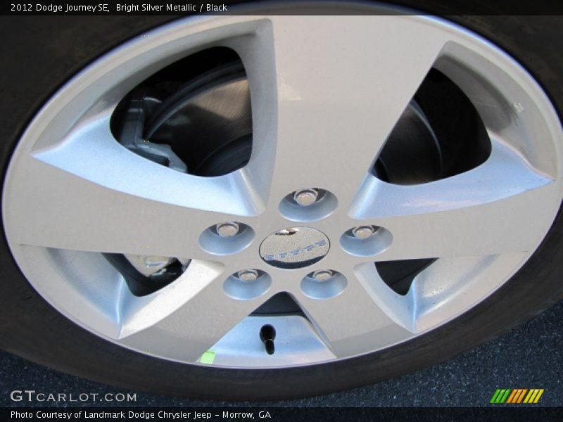 Bright Silver Metallic / Black 2012 Dodge Journey SE