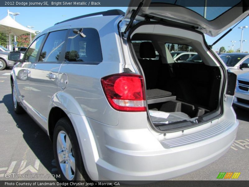 Bright Silver Metallic / Black 2012 Dodge Journey SE