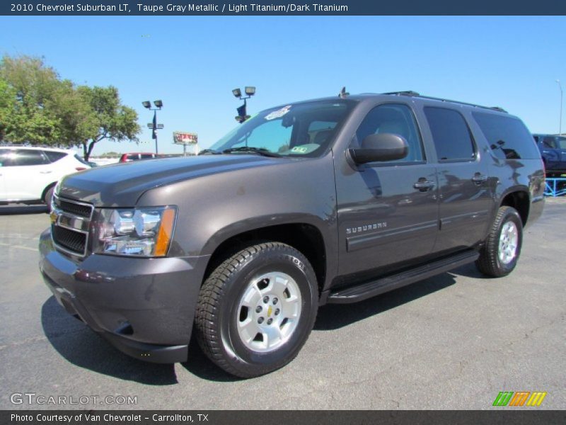 Front 3/4 View of 2010 Suburban LT