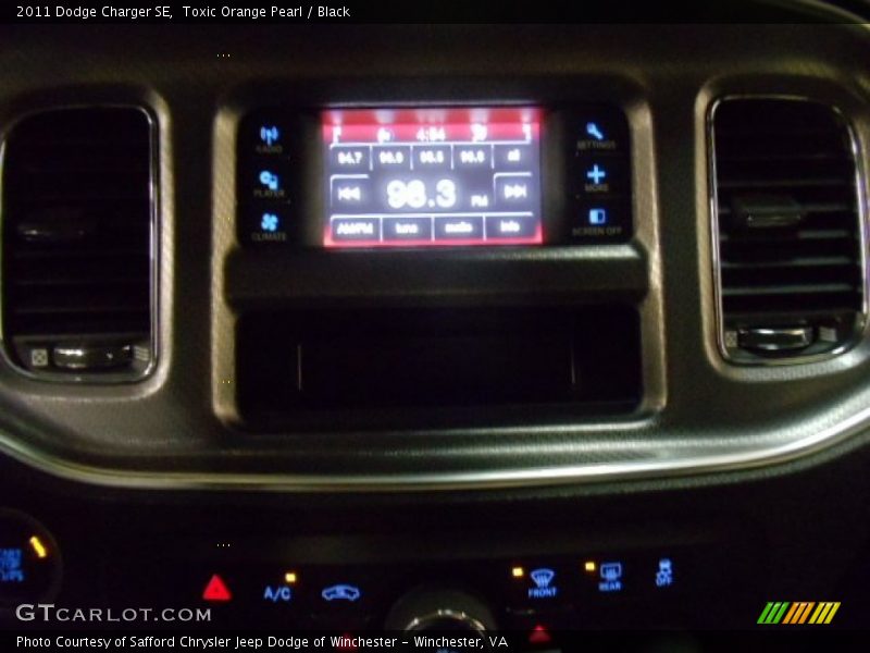 Toxic Orange Pearl / Black 2011 Dodge Charger SE