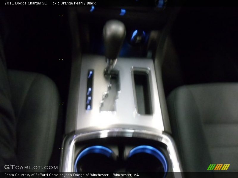 Toxic Orange Pearl / Black 2011 Dodge Charger SE