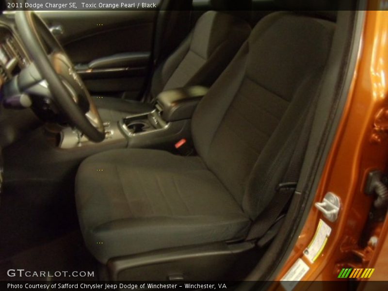 Toxic Orange Pearl / Black 2011 Dodge Charger SE
