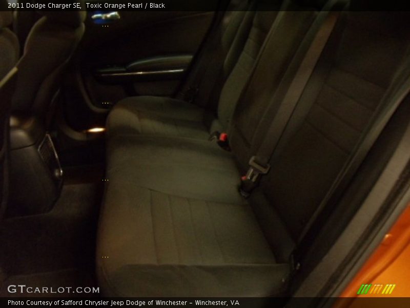 Toxic Orange Pearl / Black 2011 Dodge Charger SE