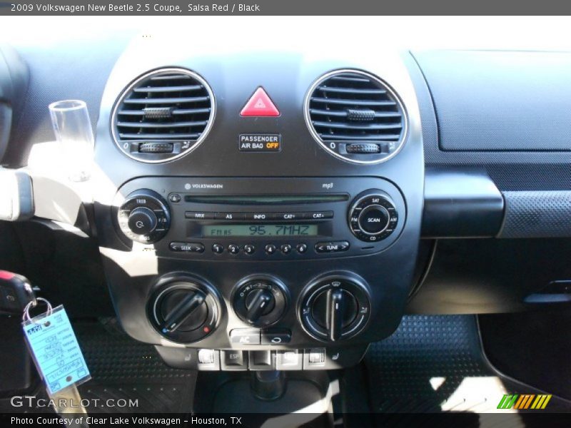 Salsa Red / Black 2009 Volkswagen New Beetle 2.5 Coupe