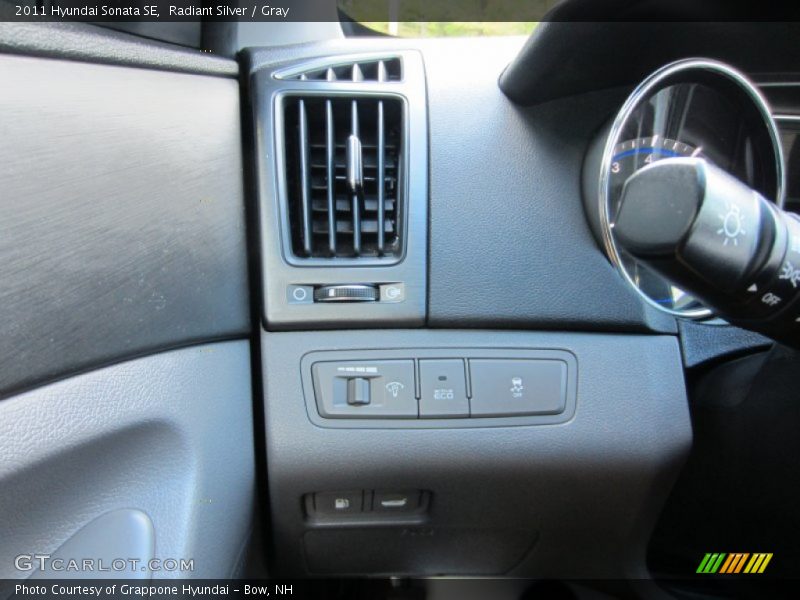 Radiant Silver / Gray 2011 Hyundai Sonata SE