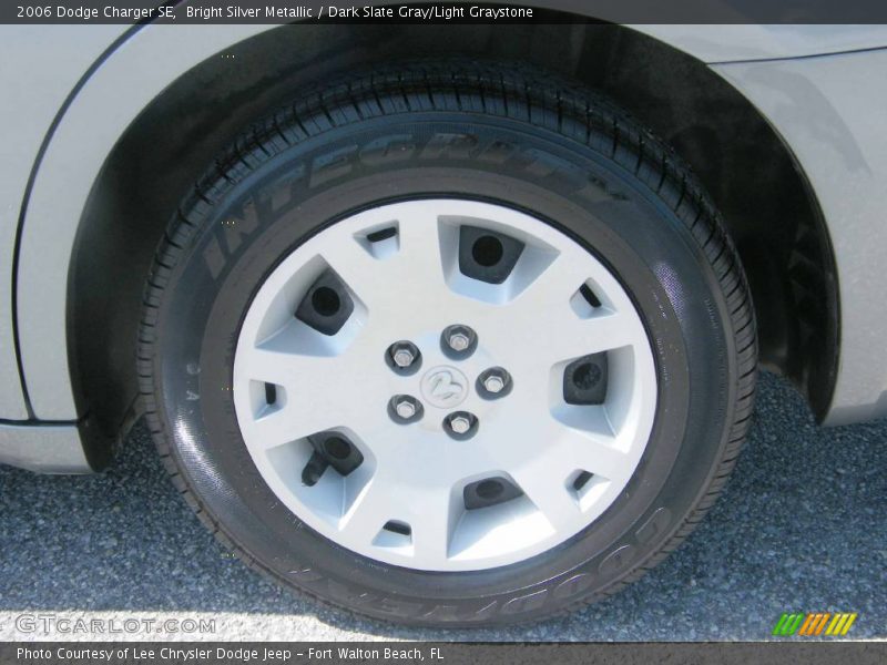 Bright Silver Metallic / Dark Slate Gray/Light Graystone 2006 Dodge Charger SE