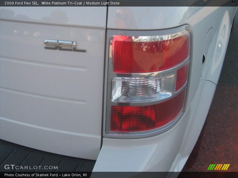 White Platinum Tri-Coat / Medium Light Stone 2009 Ford Flex SEL