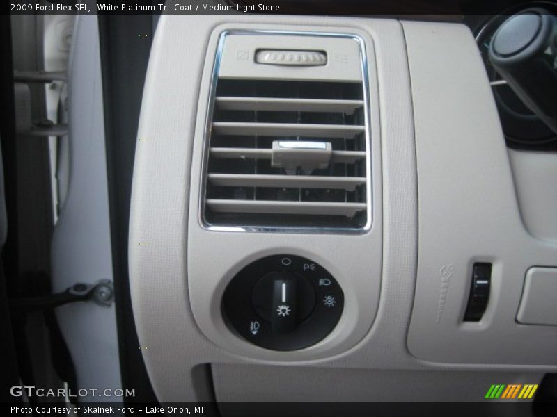 White Platinum Tri-Coat / Medium Light Stone 2009 Ford Flex SEL
