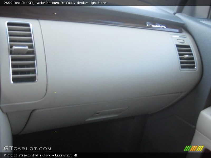 White Platinum Tri-Coat / Medium Light Stone 2009 Ford Flex SEL