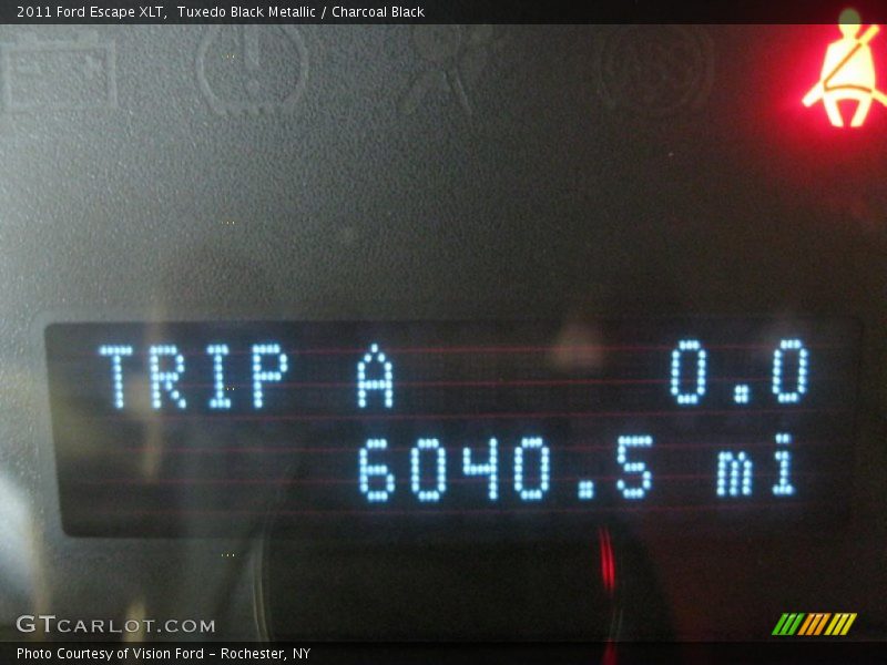 Tuxedo Black Metallic / Charcoal Black 2011 Ford Escape XLT