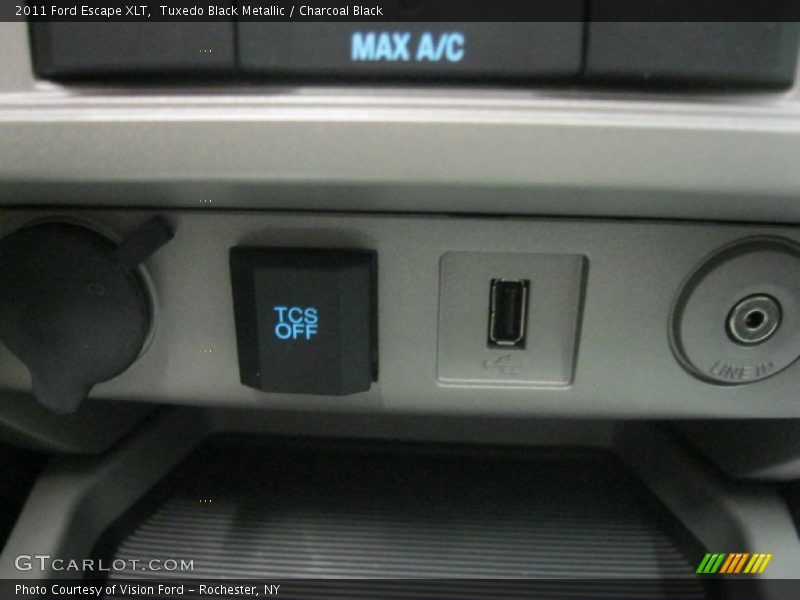 Tuxedo Black Metallic / Charcoal Black 2011 Ford Escape XLT