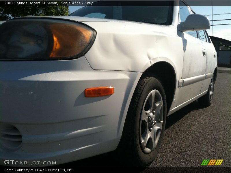 Noble White / Gray 2003 Hyundai Accent GL Sedan