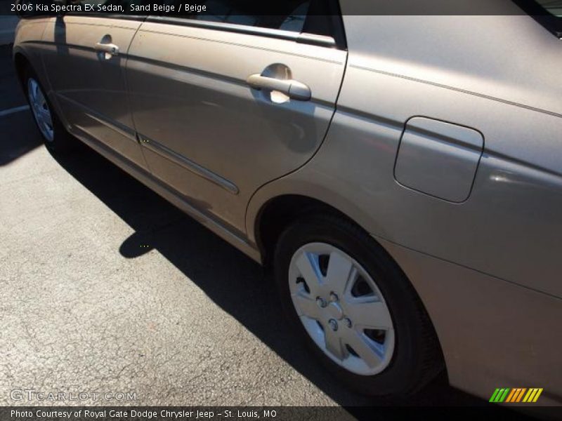 Sand Beige / Beige 2006 Kia Spectra EX Sedan