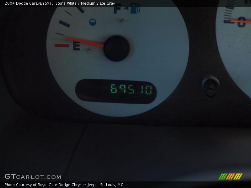 Stone White / Medium Slate Gray 2004 Dodge Caravan SXT