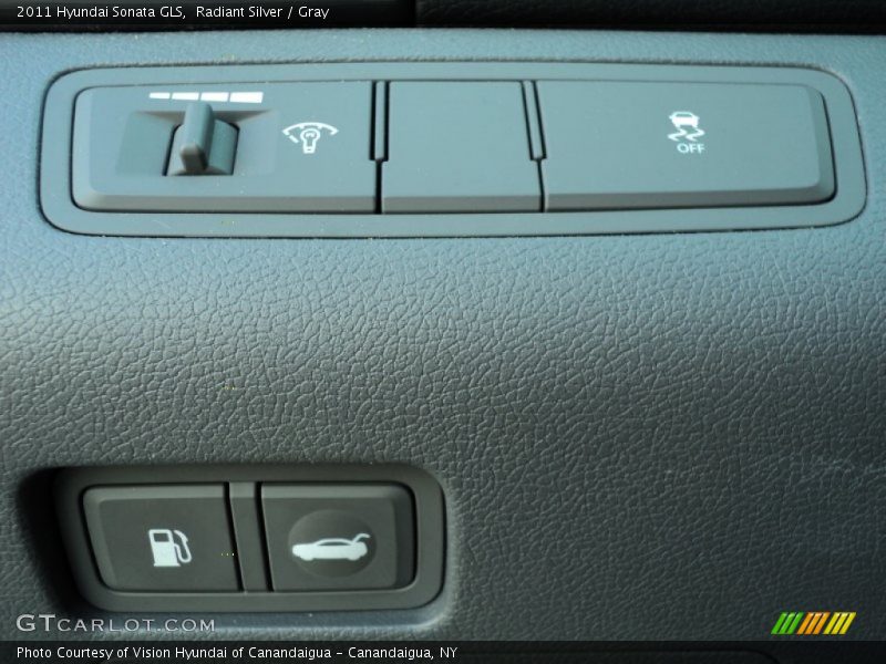 Radiant Silver / Gray 2011 Hyundai Sonata GLS