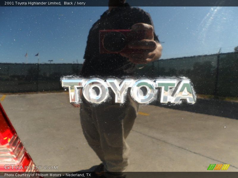 Black / Ivory 2001 Toyota Highlander Limited
