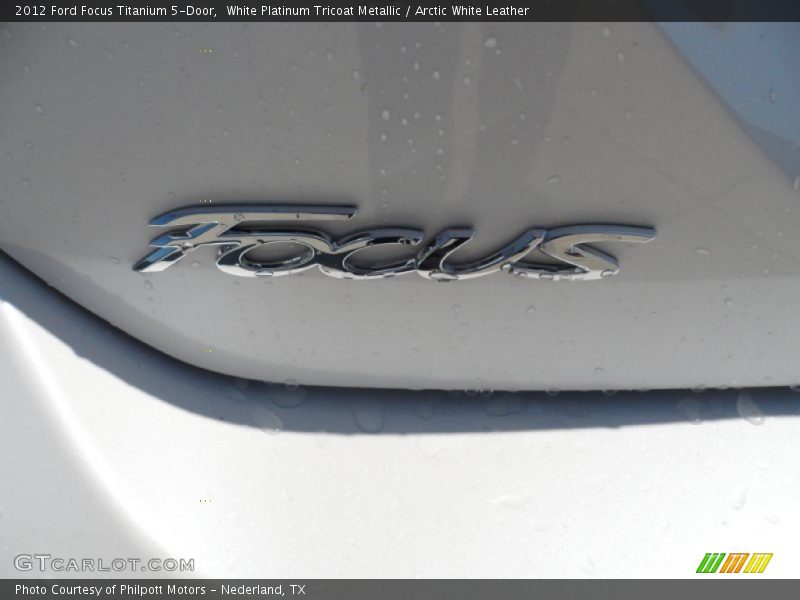  2012 Focus Titanium 5-Door Logo