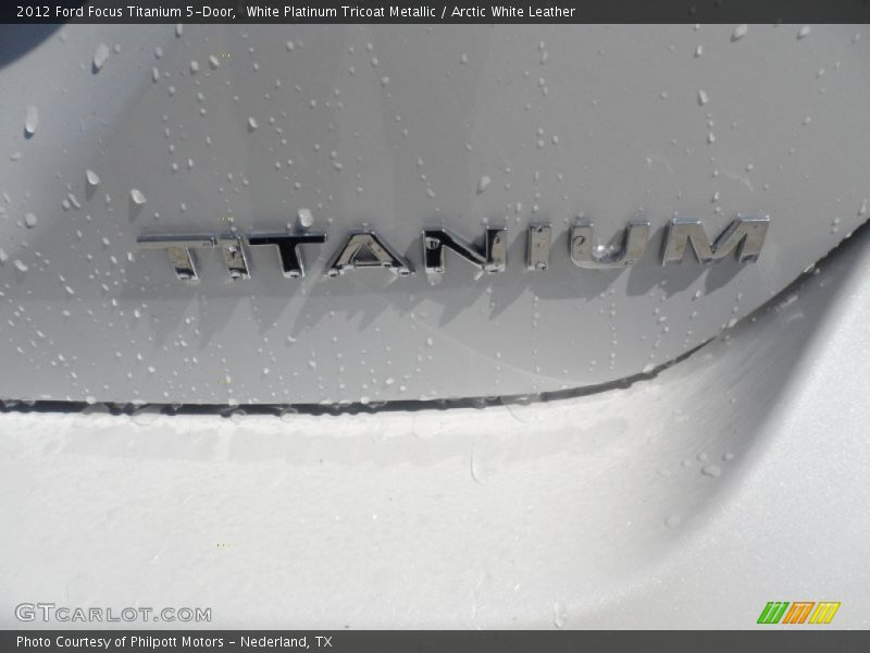  2012 Focus Titanium 5-Door Logo