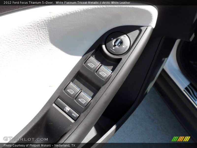 White Platinum Tricoat Metallic / Arctic White Leather 2012 Ford Focus Titanium 5-Door
