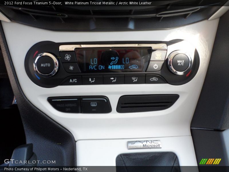 Controls of 2012 Focus Titanium 5-Door
