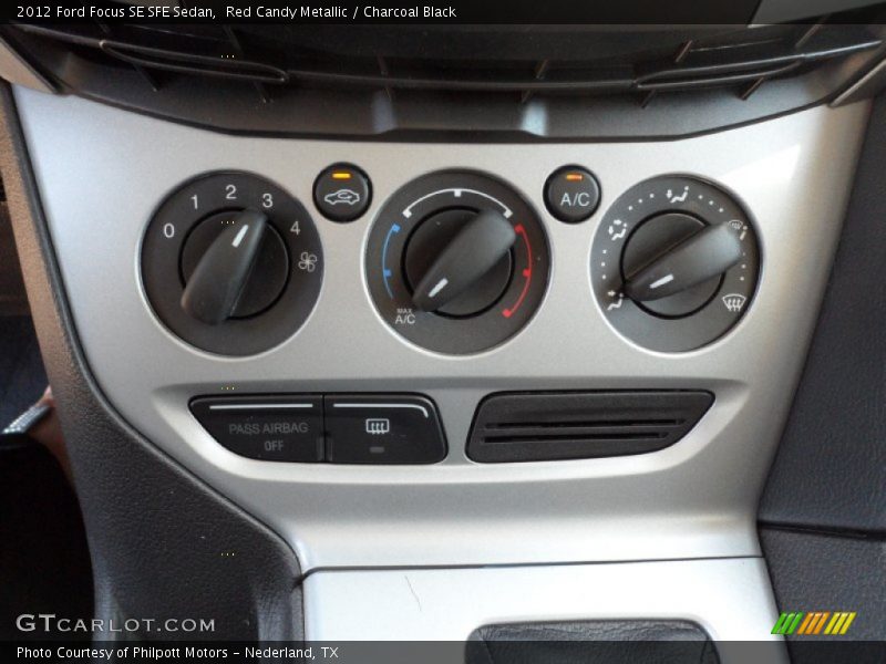 Controls of 2012 Focus SE SFE Sedan