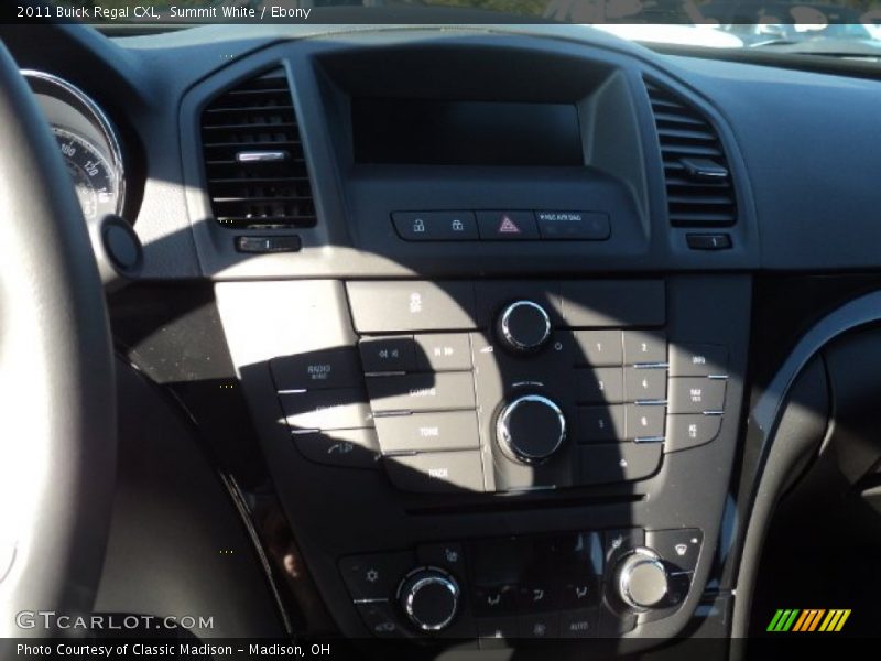 Summit White / Ebony 2011 Buick Regal CXL