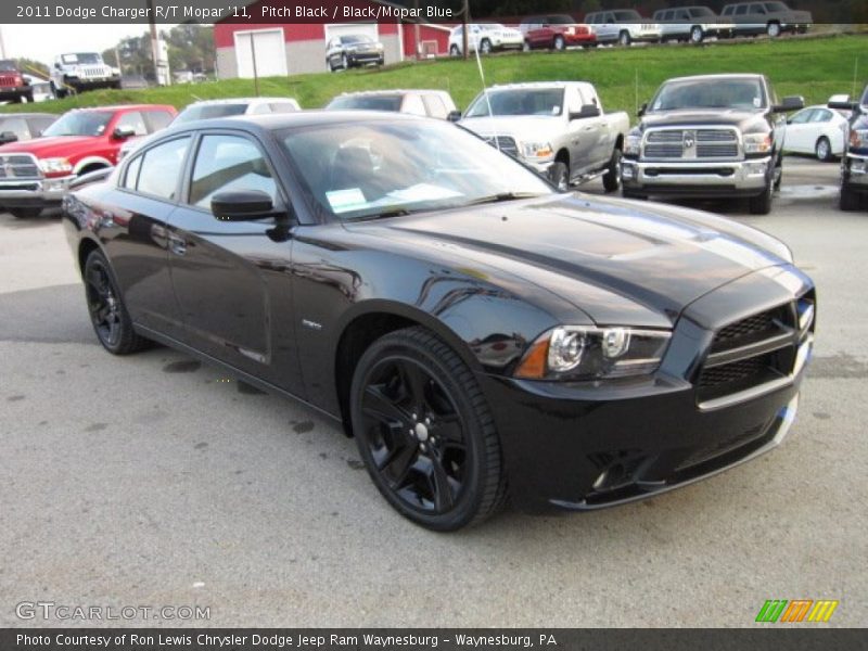 Front 3/4 View of 2011 Charger R/T Mopar '11