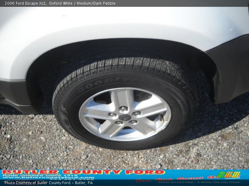Oxford White / Medium/Dark Pebble 2006 Ford Escape XLS