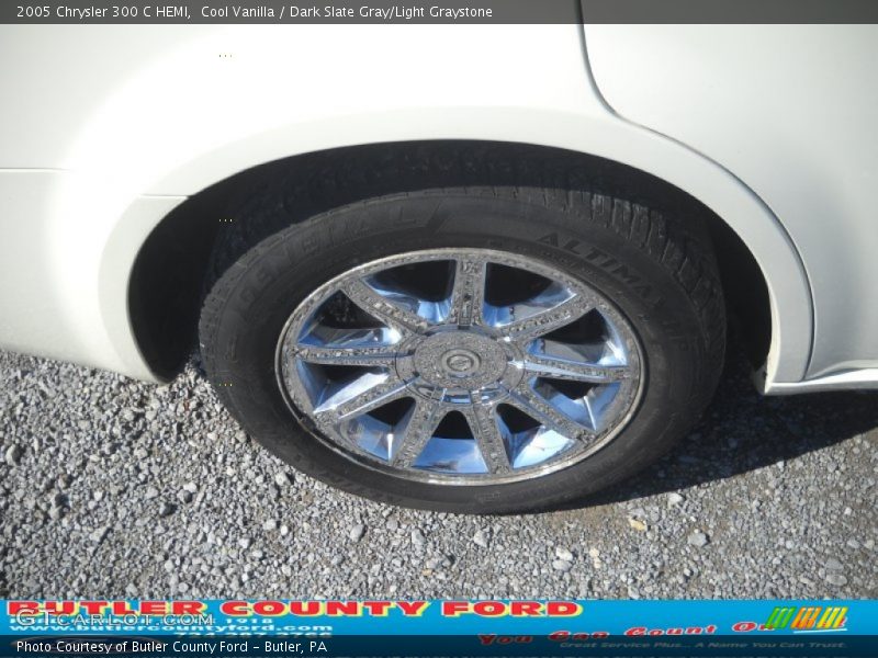 Cool Vanilla / Dark Slate Gray/Light Graystone 2005 Chrysler 300 C HEMI