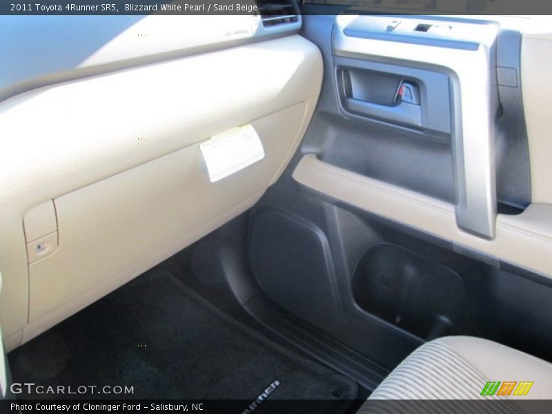 Blizzard White Pearl / Sand Beige 2011 Toyota 4Runner SR5