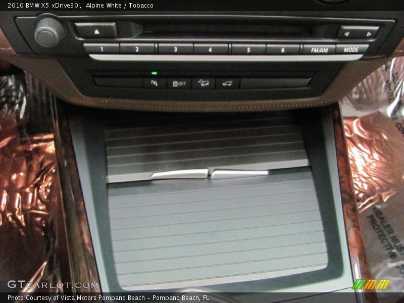 Alpine White / Tobacco 2010 BMW X5 xDrive30i