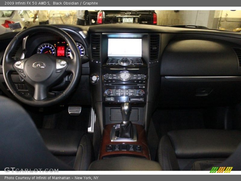 Dashboard of 2009 FX 50 AWD S