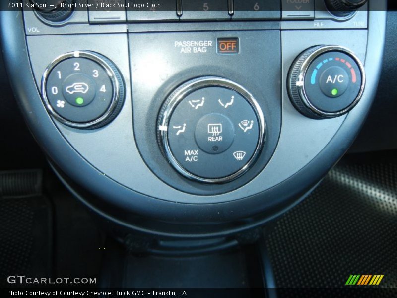 Bright Silver / Black Soul Logo Cloth 2011 Kia Soul +