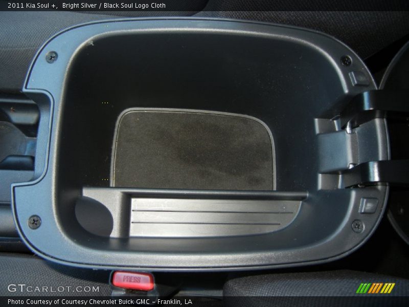 Bright Silver / Black Soul Logo Cloth 2011 Kia Soul +