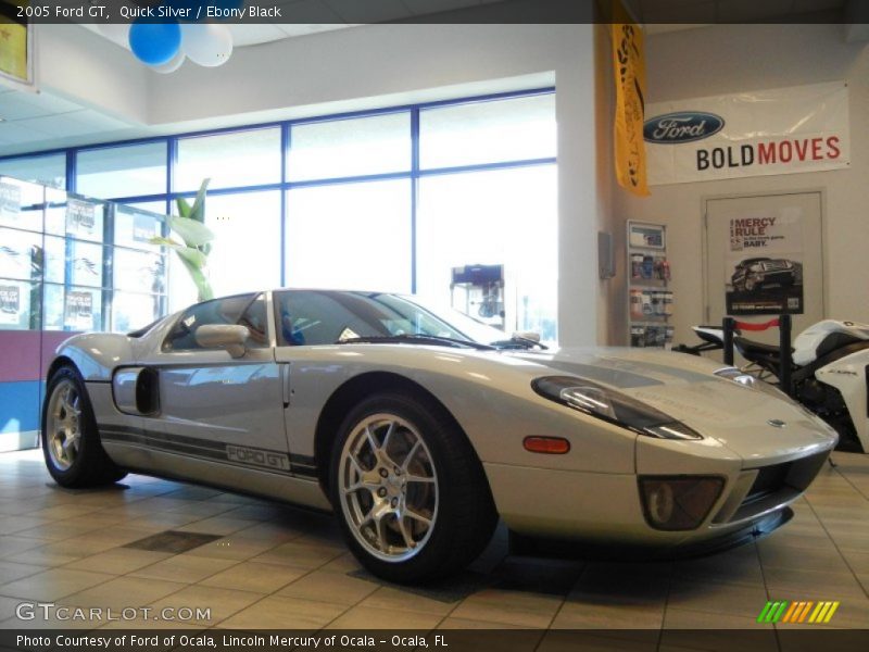 Front 3/4 View of 2005 GT 